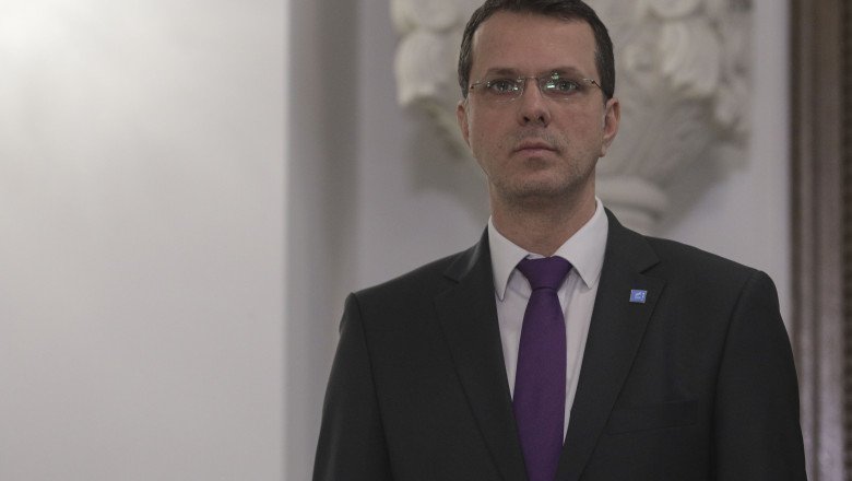 reactii-in-scandalul-diplomei-lui-ionut-mosteanu:-liderul-aur,-george-simion,-ii-cere-demisia.-ce-spune-guvernul