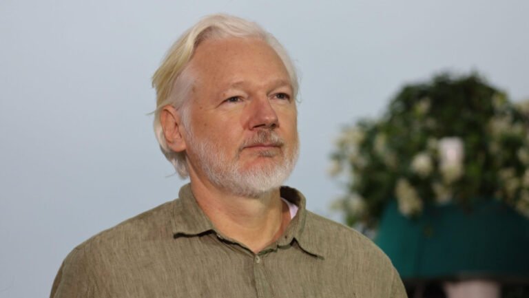 julian-assange-ataca-in-justitia-suedeza-acordarea-premiului-nobel-pentru-pace-disidentei-maria-corina-machado