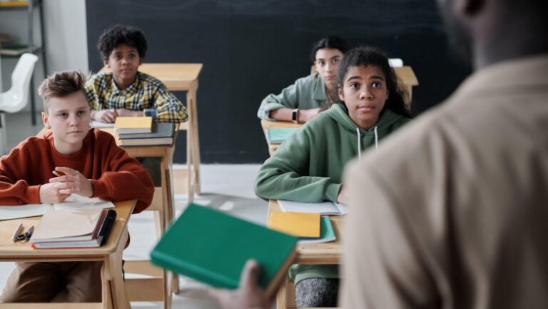 masura-luata-in-scolile-si-liceele-din-marea-britanie-pentru-a-combate-misoginia