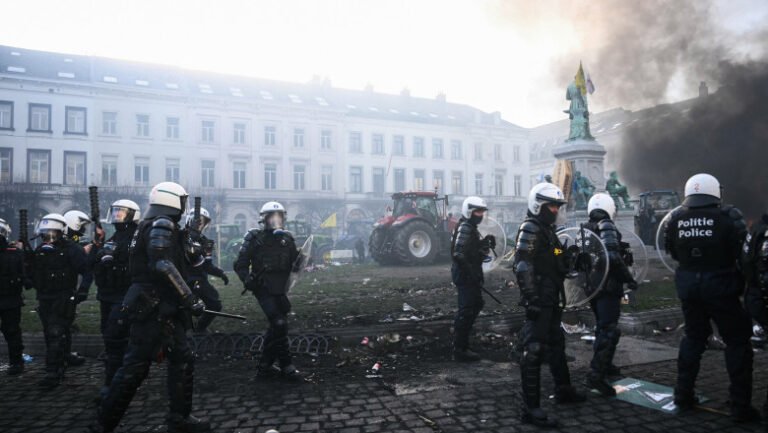ursula-von-der-leyen-a-anuntat-ca-amana-semnarea-acordului-mercosur,-care-a-declansat-protestele-violente-ale-fermierilor-la-bruxelles