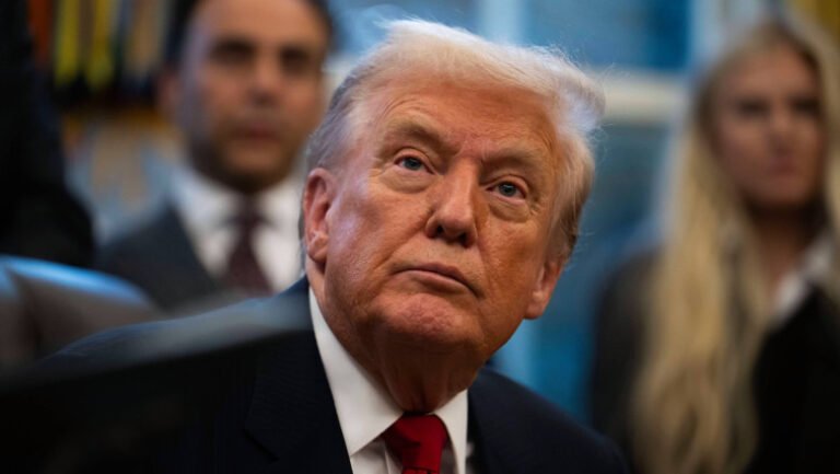 trump-anunta-ca-va-reclasifica-marijuana-ca-drog-mai-putin-periculos:-„oamenii-m-au-implorat-sa-iau-aceasta-decizie”