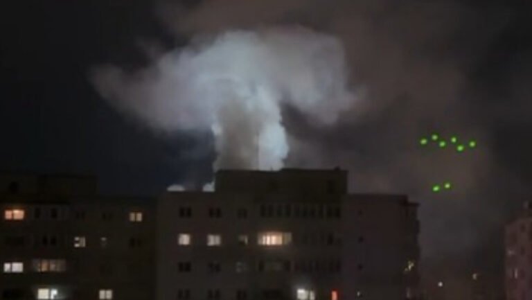 incendiu-intr-un-apartament-situat-la-etajul-al-optulea-al-unui-bloc-din-brasov.-un-barbat-a-suferit-arsuri-pe-fata-si-pe-membre