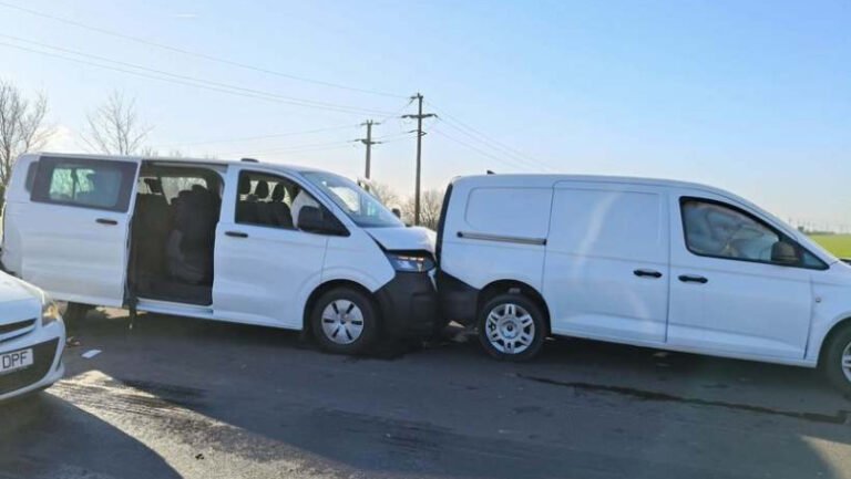 accident-de-circulatie-pe-centura-ploiestiului,-unde-patru-autoturisme-s-au-ciocnit.-18-persoane-au-primit-ingrijiri-medicale