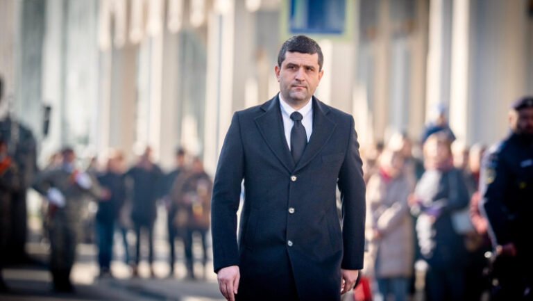 o-organizatie-pentru-drepturile-romilor-face-plangere-la-cncd-impotriva-lui-radu-miruta.-ce-a-declarat-ministrul