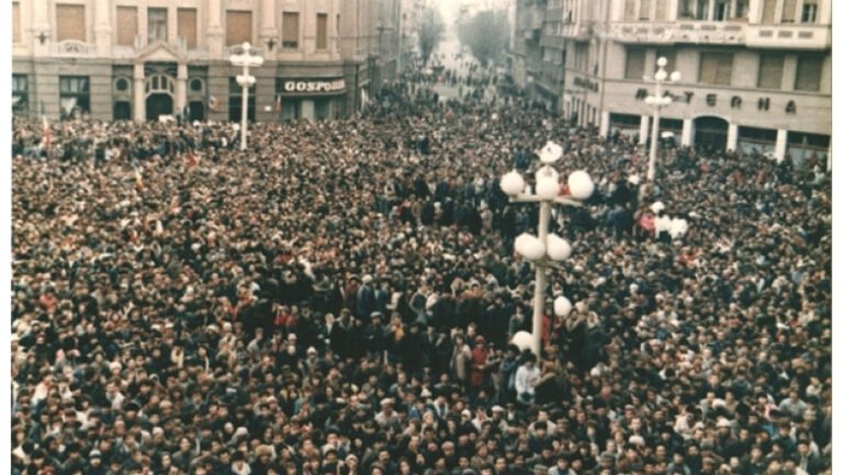 „sunetul-libertatii”-suna-din-nou-in-timisoara-la-36-de-ani-de-la-revolutie.-sirenele-au-pornit-in-memoria-victimelor-din-1989