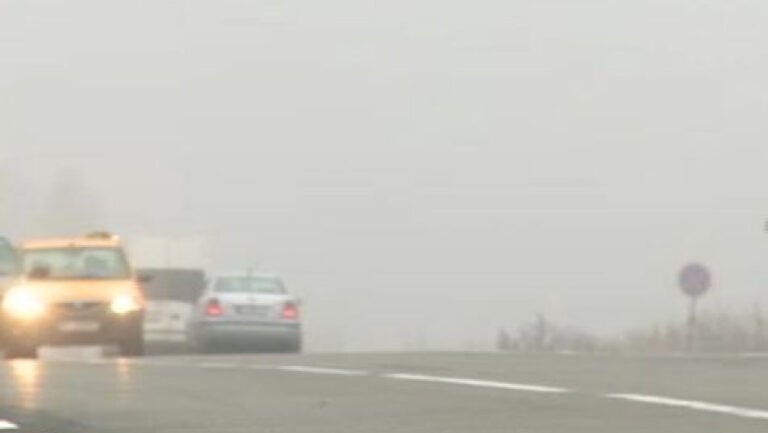 trafic-ingreunat-de-ceata-densa-in-mare-parte-din-tara-si-risc-de-polei.-recomandarile-politiei-pentru-soferi-si-pietoni