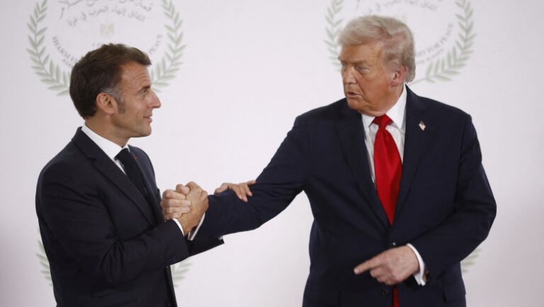 trump-l-ar-fi-amenintat-pe-macron-cu-taxe-vamale-daca-nu-creste-pretul-medicamentelor-in-franta.-replica-elysee:-„nu-are-nicio-logica”