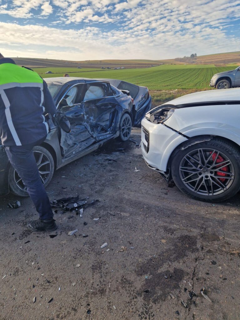 accident-in-lant-pe-dn11,-in-covasna:-7-masini-implicate,-5-persoane,-printre-care-si-un-copil,-au-fost-duse-la-spital