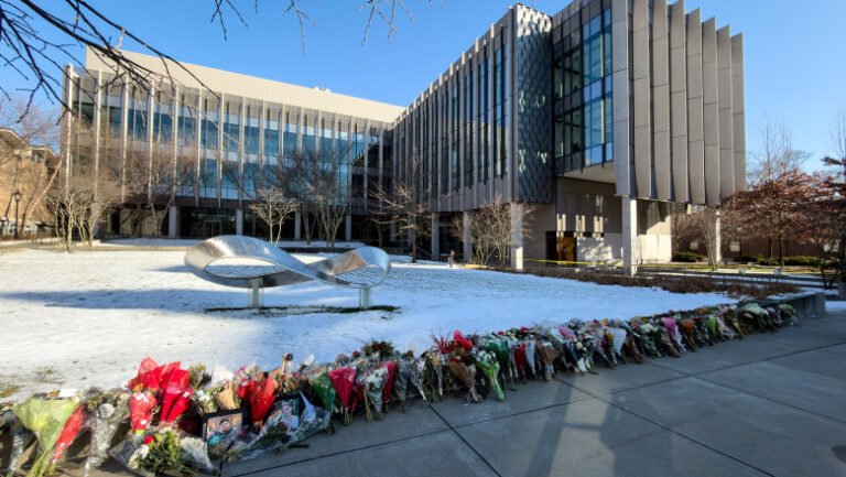 atacul-armat-de-la-universitatea-brown:-cine-e-principalul-suspect,-al-carui-cadavru-a-fost-gasit-joi-intr-un-depozit