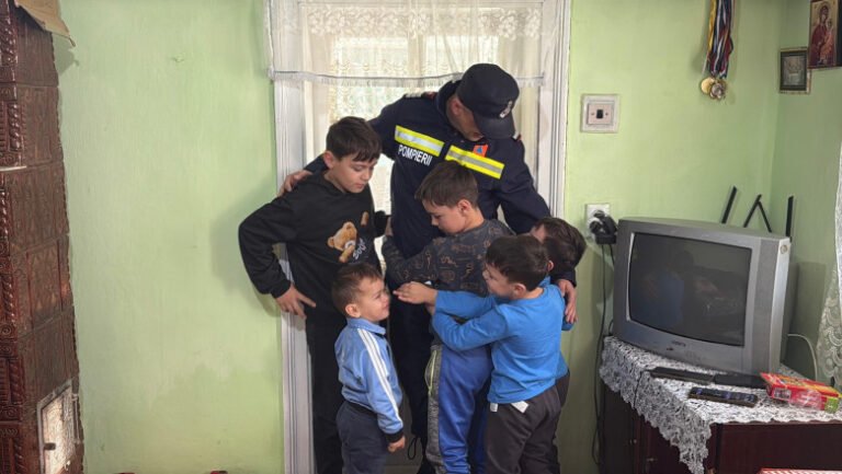 gestul-nobil-al-unui-pompier-din-botosani:-a-oferit-casa-mostenita-unei-familii-cu-sapte-copii