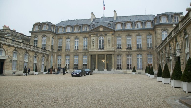 furt-in-fieful-lui-macron-un-majordom-de-la-palatul-elysee-este-acuzat-ca-a-sustras-tacamuri-de-argint-in-valoare-de-40.000-de-euro furt-in-fieful-lui-macron-un-majordom-de-la-palatul-elysee-este-acuzat-ca-a-sustras-tacamuri-de-argint-in-valoare-de-40.000-de-euro