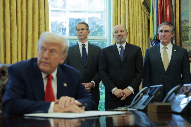 „fa-o-pentru-presedinte”.-trezoreria-sua-le-cere-companiilor-si-oamenilor-de-afaceri-sa-contribuie-la-„conturile-trump-pentru-copii”