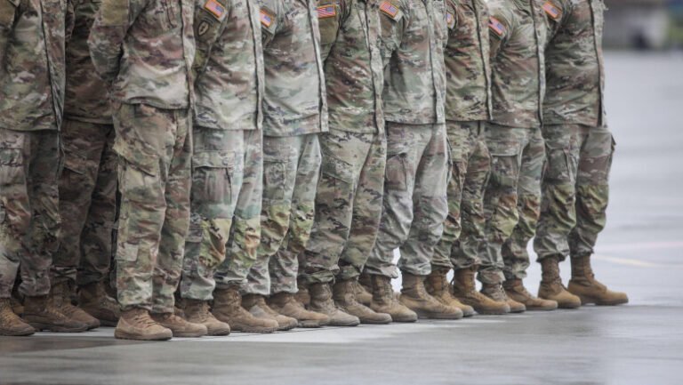 un-tanar-soldat-de-la-unitatea-militara-din-deva-a-fost-gasit-impuscat-in-cazarma.-ancheta,-preluata-de-parchetul-militar