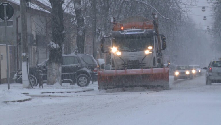 primaria-capitalei:-bucurestiul-e-pregatit-pentru-primele-ninsori,-512-utilaje-si-aproape-2.500-de-oameni-asigura-deszapezirea