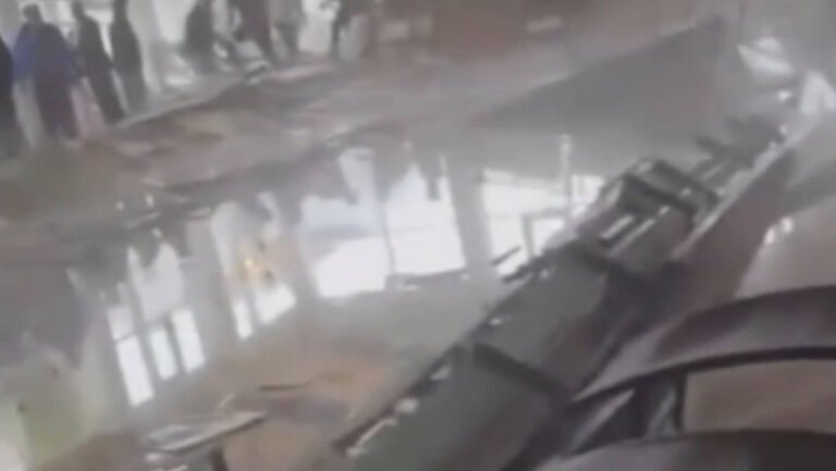 primele-imagini-cu-tavanul-prabusit-de-la-piscina-interioara-a-hotelului-din-sibiu