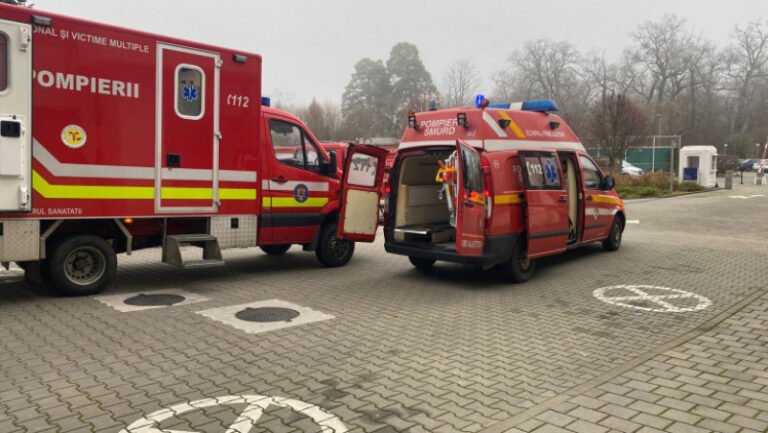 tavanul-de-la-piscina-interioara-a-unui-hotel-din-sibiu-s-a-prabusit:-6-persoane,-dintre-care-4-copii,-duse-la-spital