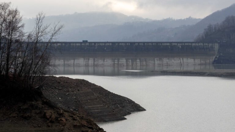 barajul-paltinu-functioneaza-„in-conditii-de-siguranta-structurala”,-anunta-anar,-dupa-speculatii-legate-de-existenta-unei-„fisuri”