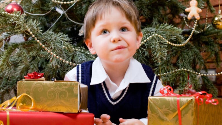 de-ce-n-ar-trebui-sa-si-doreasca-europenii-cadouri-ieftine-de-craciun:-cum-se-lupta-ue-cu-greu-cu-comertul-online-din-china-(politico)