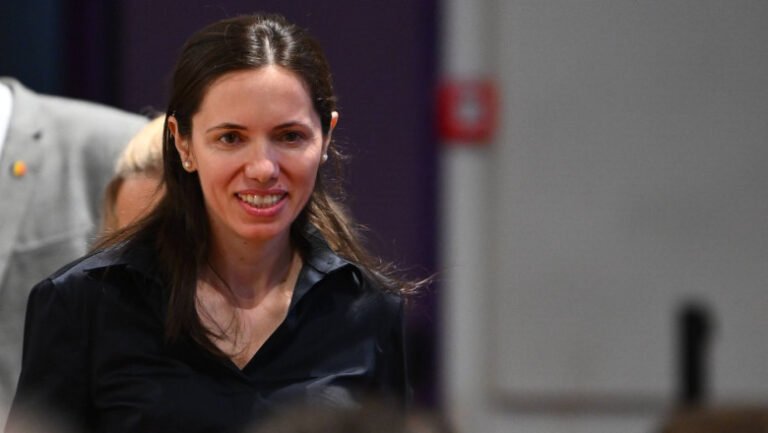 „coplesita”-de-eticheta-de-prima-doamna:-„sunt-mirabela-gradinaru,-partenera-de-viata-lui-nicusor-dan”