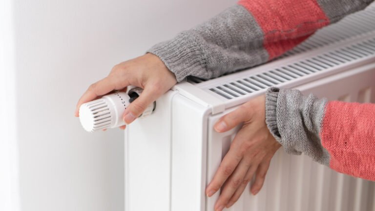 mii-de-bucuresteni-au-ramas-fara-apa-calda-si-caldura,-dupa-o-avarie-la-cet-sud.-anuntul-termoenergetica