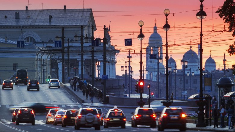 politia-rusa-a-retinut-zeci-de-membri-ai-unei-secte-religioase-din-sankt-petersburg,-care-se-rugau-pentru-zelenski-si-armata-ucraineana