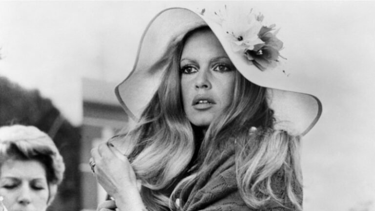 brigitte-bardot-a-murit-la-91-de-ani.-a-parasit-lumea-cinematografiei-acum-50-de-ani-si-si-a-dedicat-energia-apararii-animalelor