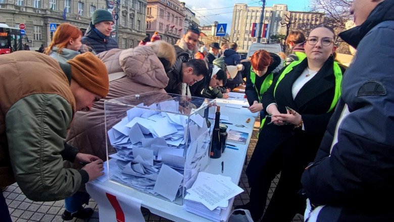 campanie-pentru-alegeri-anticipate-in-serbia:-studentii-sarbi-isi-numara-sustinatorii-la-final-de-an campanie-pentru-alegeri-anticipate-in-serbia:-studentii-sarbi-isi-numara-sustinatorii-la-final-de-an