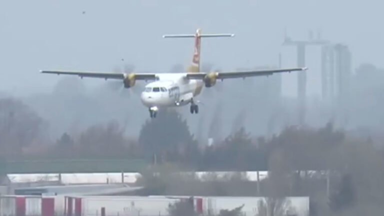 aterizari-pe-vreme-extrema-probleme-pe-aeroportul-din-cluj-napoca-din-cauza-vantului-puternic.-ce-se-intampla-cu-zborurile