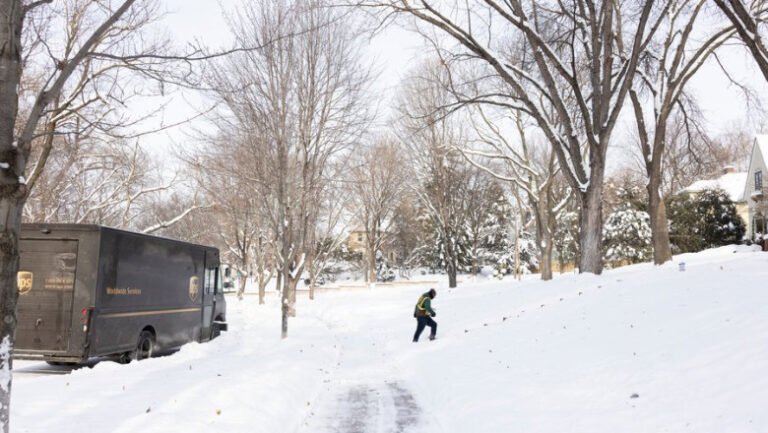viscol-in-sua,-peste-6000-de-zboruri-anulate-furtuna-ezra-face-prapad.-meteorologii-avertizeaza-asupra-unui-„ciclon-bomba”