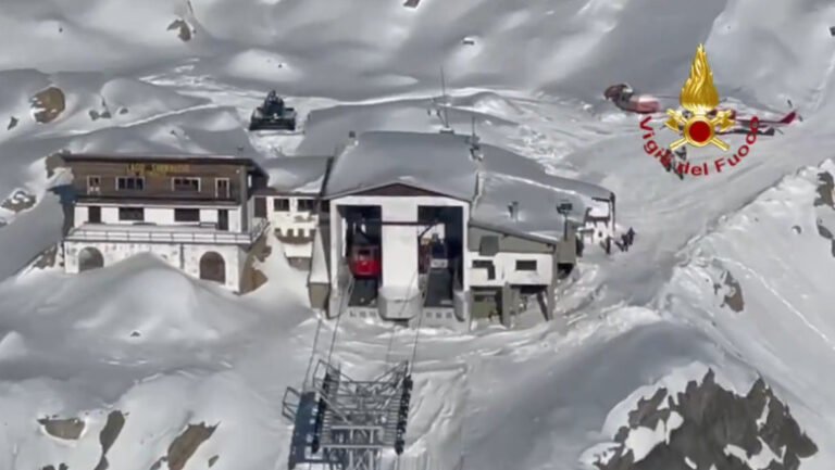 ministra-de-externe,-oana-toiu,-face-precizari-despre-cei-trei-romani-blocati-in-telecabina-in-italia 