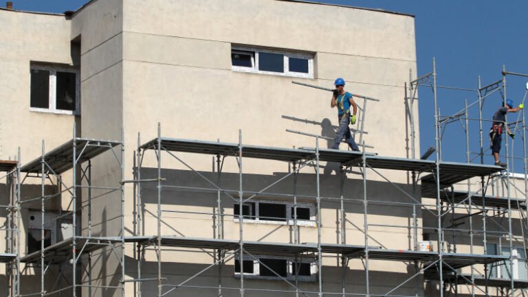 consiliul-local-al-sectorului-1-a-introdus-taxa-de-reabilitare-termica-pentru-blocurile-anvelopate.-cine-plateste-si-in-ce-conditii