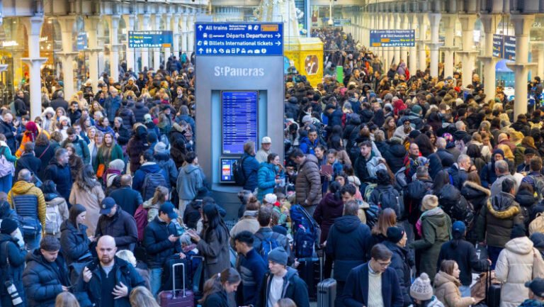 haos-inainte-de-revelion:-intarzierile-eurostar-continua.-mii-de-pasageri,-blocati-ore-intregi-in-tunelul-manecii