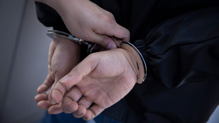 sapte-persoane-urmarite-international,-capturate-si-aduse-in-tara.-printre-ele-este-si-o-femeie-aflata-pe-lista-„most-wanted”