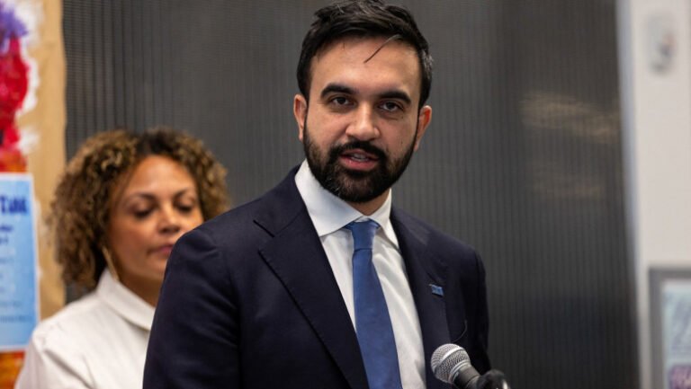 zohran-mamdani-devine-oficial-primar-al-new-yorkului-in-noaptea-de-revelion-2026,-cu-o-ceremonie-organizata-intr-o-statie-de-metrou