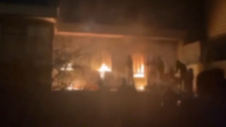 violente-si-cladiri-guvernamentale-vandalizate.-iranienii-au-iesit-in-strada-impotriva-regimului-ayatolahilor