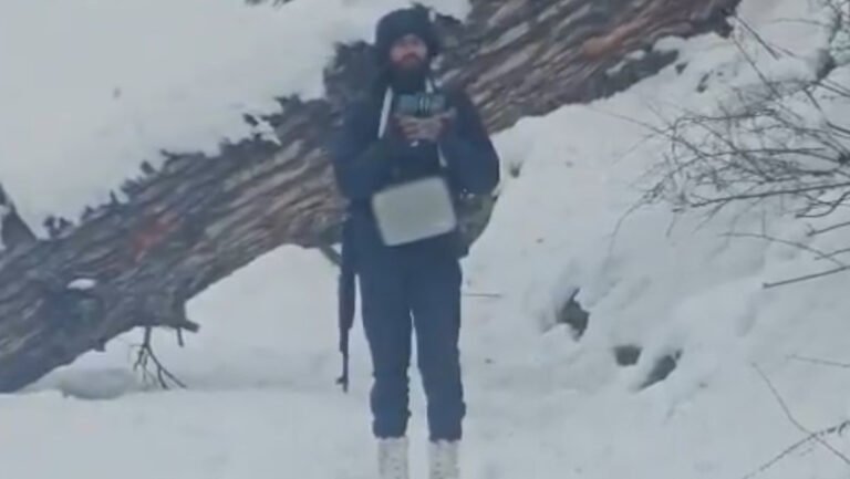 „camuflaj-incredibil”.-india-si-a-dotat-militarii-care-patruleaza-frontiera-acoperita-de-zapada-cu-uniforme-negre