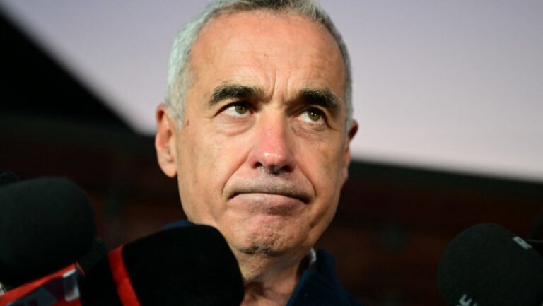 scandal-si-violente-la-sosirea-lui-calin-georgescu-la-alba-iulia:-„mars-la-moscova!-va-pacaleste-si-va-manipuleaza”