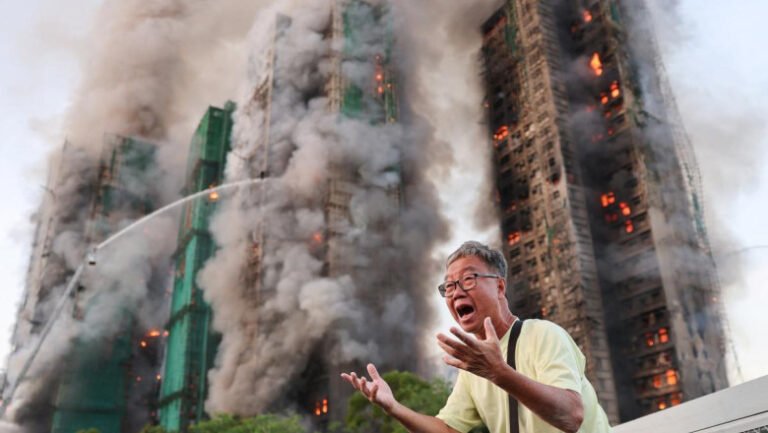 incendiul-din-hong-kong,-soldat-cu-151-de-morti:-13-persoane-arestate.-val-de-critici-dupa-retinerea-unor-civili