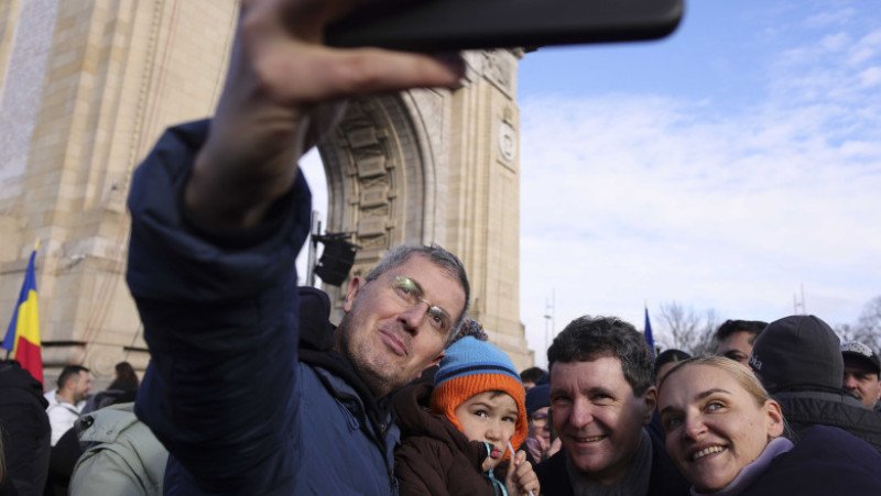 nicusor-dan,-intrebat-despre-lipsa-unui-sef-la-ministerul-apararii:-„sa-nu-stricam-sarbatoarea-nationala”