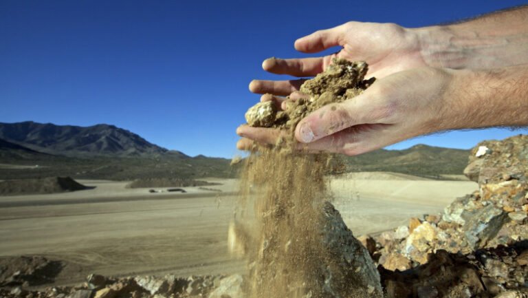 bloomberg:-firmele-americane-cumpara-pamanturile-rare-de-care-europa-are-nevoie-pentru-a-se-reinarma