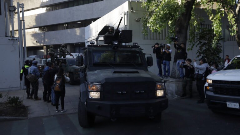 fiul-lui-el-chapo-pledeaza-vinovat-si-promite-sa-dea-informatii-„complete”,-pentru-a-scapa-de-inchisoarea-pe-viata