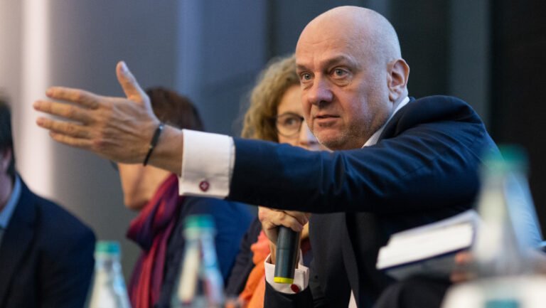 lider-sindical:-evaluarea-muncii-se-face-superficial.-sa-punem-accent-pe-rezultate-si-pe-calitate,-nu-pe-numarul-de-ore-suplimentare