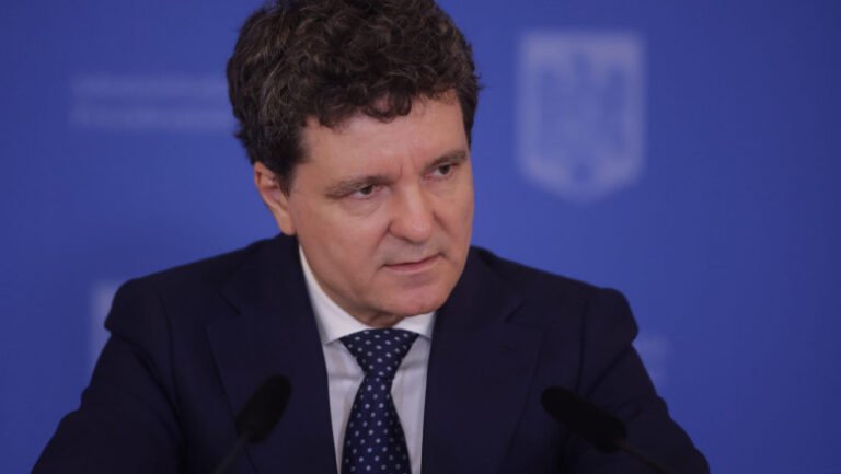 nicusor-dan,-despre-demisia-lui-ionut-mosteanu-din-functia-de-ministru-al-apararii:-„am-vorbit-si-i-am-spus-ca-decizia-e-la-el”