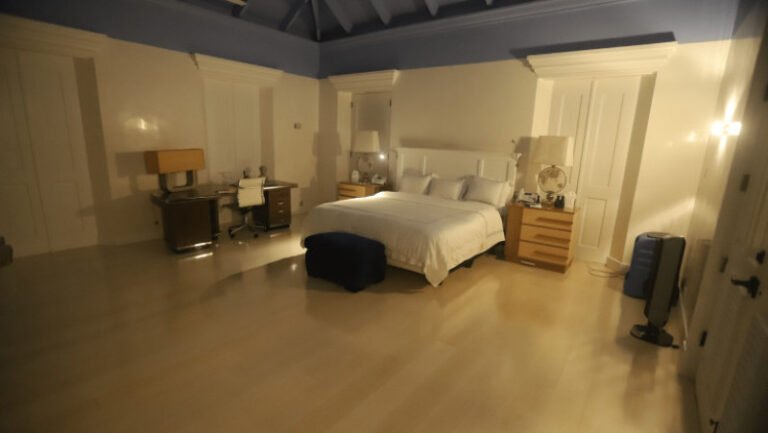 au-aparut-primele-imagini-cu-resedinta-lui-jeffrey-epstein,-unde-si-ar-fi-abuzat-sexual-victimele.-„un-tablou-tulburator”