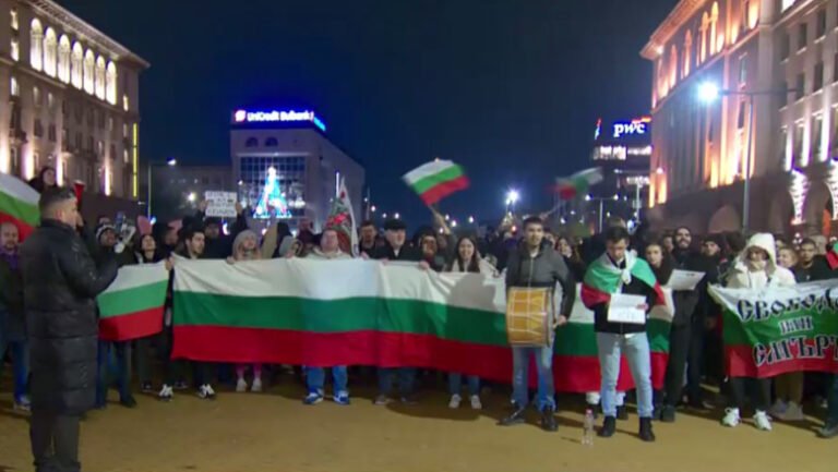 tensiuni-uriase-in-bulgaria.-proteste-de-amploare-continua-in-12-orase