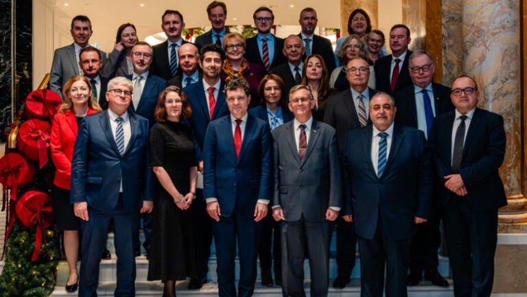 nicusor-dan,-intalnire-cu-ambasadorii-ue:-romania-va-continua-sa-se-implice-activ-si-constructiv-in-toate-dezbaterile-europene