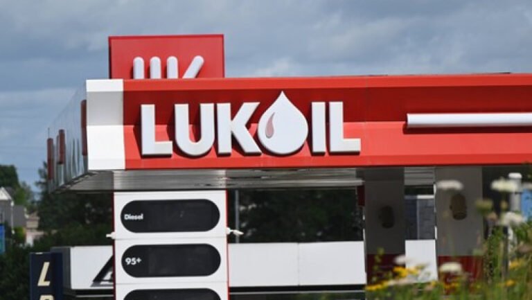 oana-toiu:-benzinariile-lukoil-pot-functiona-legal-pana-in-aprilie-2026