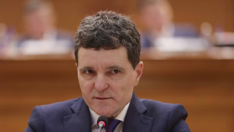 nicusor-dan-trimite-la-reexaminare-legea-privind-combaterea-extremismului:-„unele-articole-pot-fi-interpretate-abuziv”