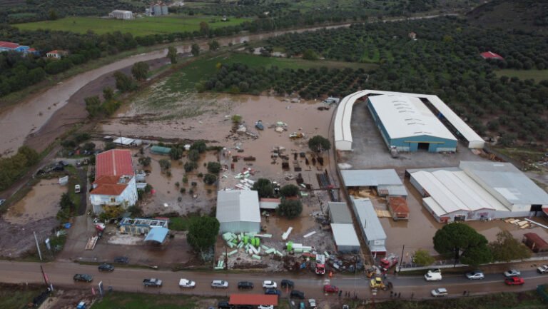 ciclonul-byron,-care-afecteaza-si-romania,-a-lovit-grecia.-inundatii-de-amploare,-grindina-si-vant-puternic