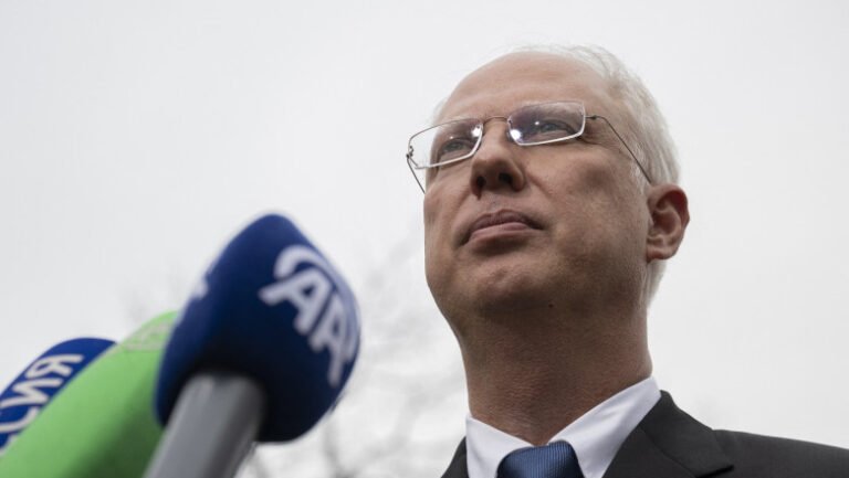 consilierul-lui-putin-preia-retorica-lui-trump:-„elitele-ue-vor-sa-finalizeze-sinuciderea-civilizatiei-europene”